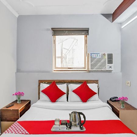Hotel O M Stays Near Akshardham New Delhi Bagian luar foto