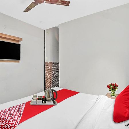 Hotel O M Stays Near Akshardham New Delhi Bagian luar foto